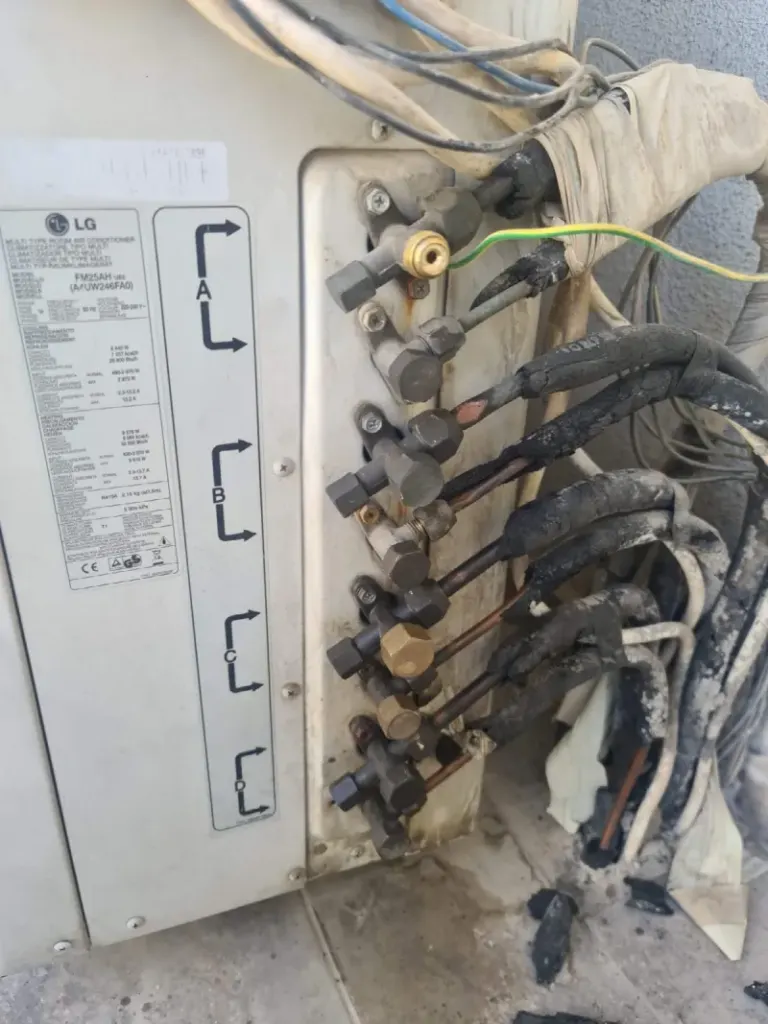 Dış ünitede servis vanaları ve bakır hatlar